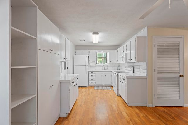 24880 S 612th Road, Grove, OK 74344