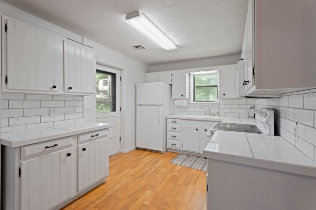 24880 S 612th Road, Grove, OK 74344