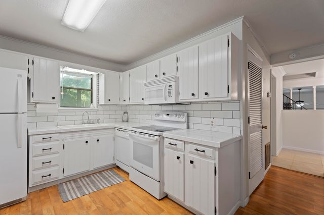 24880 S 612th Road, Grove, OK 74344