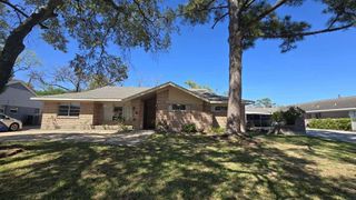 5566 Beechnut Street, Houston, TX 77096