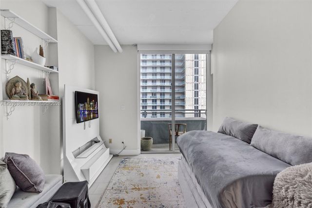 690 SW 1st Ct PHII16, Miami, FL 33130