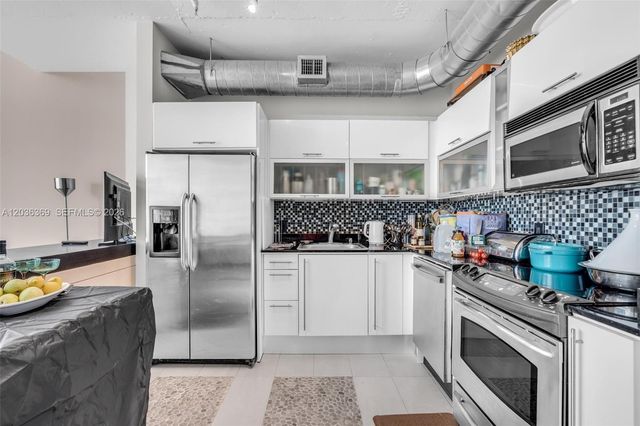 690 SW 1st Ct PHII16, Miami, FL 33130