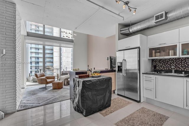 690 SW 1st Ct PHII16, Miami, FL 33130