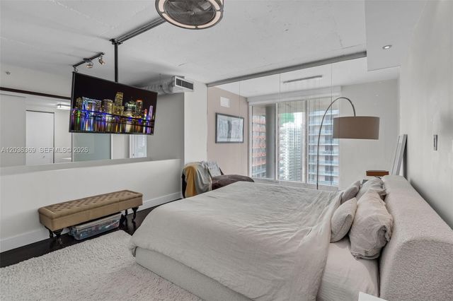 690 SW 1st Ct PHII16, Miami, FL 33130