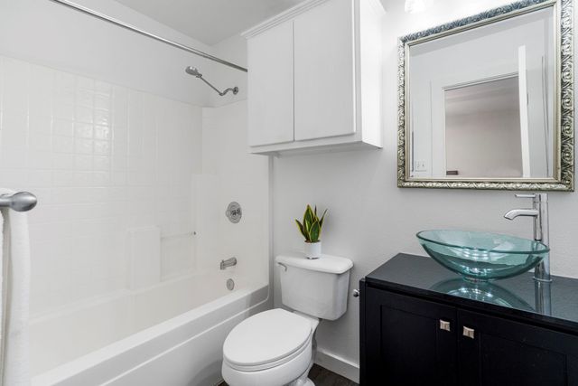 2114 Goodrich Ave 10, Austin, TX 78704