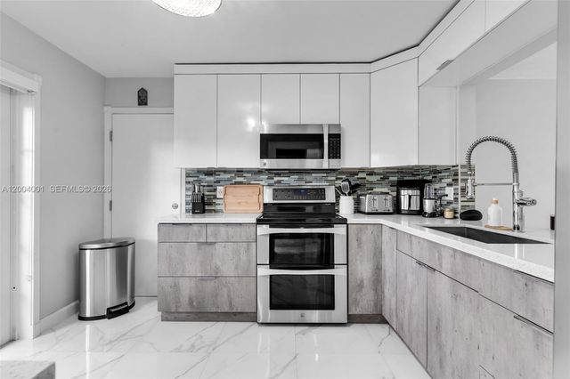 15134 SW 94th Ter, Miami, FL 33196