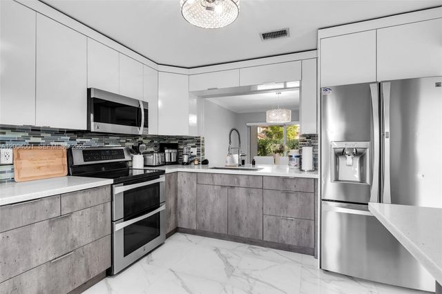 15134 SW 94th Ter, Miami, FL 33196