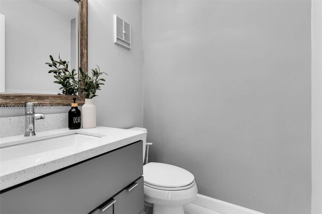 15134 SW 94th Ter, Miami, FL 33196