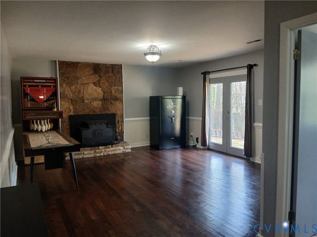 1306 Old Log Trl, North Chesterfield, VA 23235