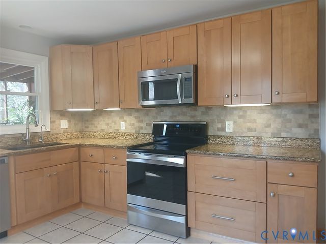 1306 Old Log Trl, North Chesterfield, VA 23235