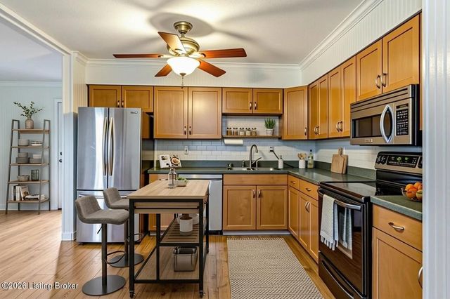 9008 Shevie Dr, Louisville, KY 40272
