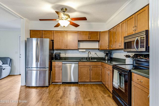 9008 Shevie Dr, Louisville, KY 40272
