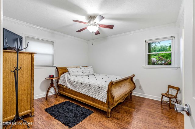 9008 Shevie Dr, Louisville, KY 40272