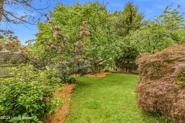 9008 Shevie Dr, Louisville, KY 40272