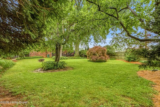 9008 Shevie Dr, Louisville, KY 40272