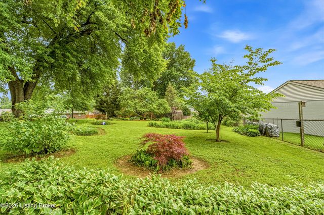 9008 Shevie Dr, Louisville, KY 40272