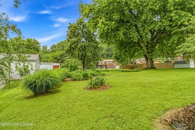 9008 Shevie Dr, Louisville, KY 40272