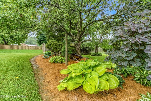 9008 Shevie Dr, Louisville, KY 40272
