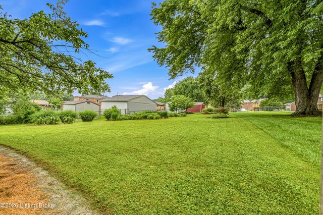 9008 Shevie Dr, Louisville, KY 40272
