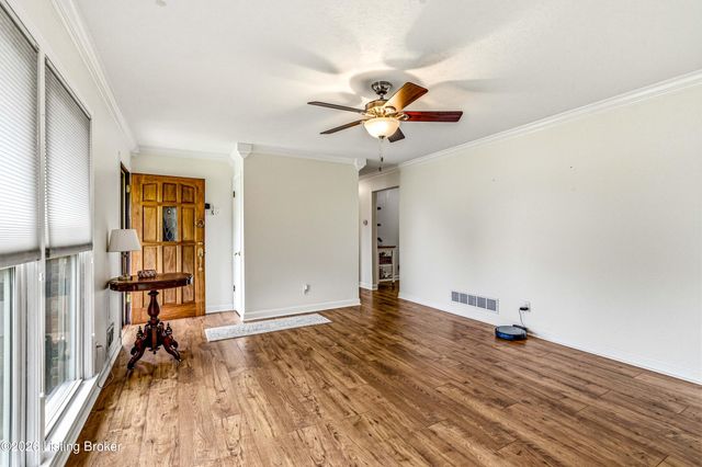 9008 Shevie Dr, Louisville, KY 40272