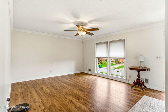 9008 Shevie Dr, Louisville, KY 40272