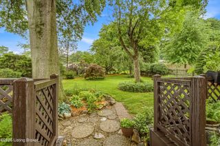 9008 Shevie Dr, Louisville, KY 40272