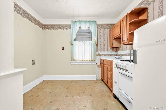 62-63 60th Drive, Maspeth, NY 11378