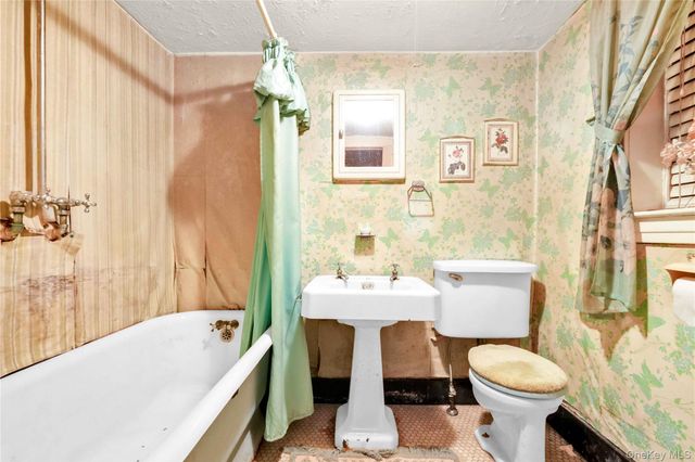 62-63 60th Drive, Maspeth, NY 11378