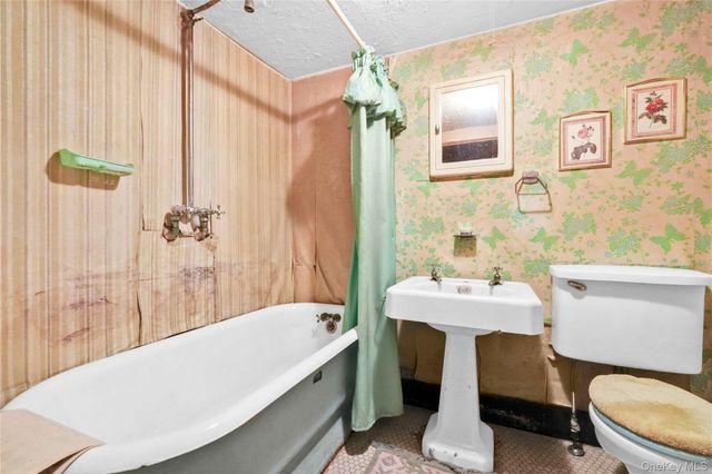 62-63 60th Drive, Maspeth, NY 11378