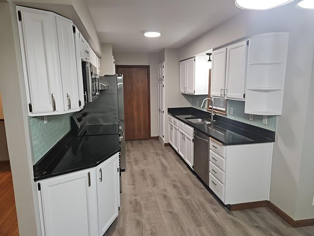 7025 Grimes Avenue N, Brooklyn Center, MN 55429