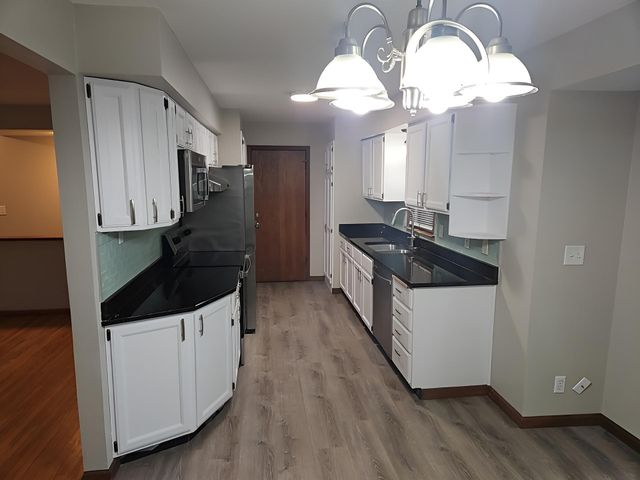 7025 Grimes Avenue N, Brooklyn Center, MN 55429