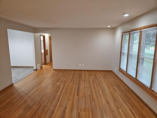 7025 Grimes Avenue N, Brooklyn Center, MN 55429