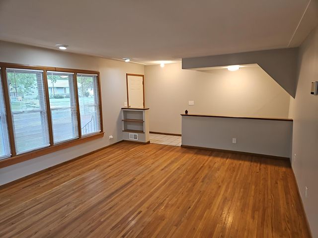 7025 Grimes Avenue N, Brooklyn Center, MN 55429