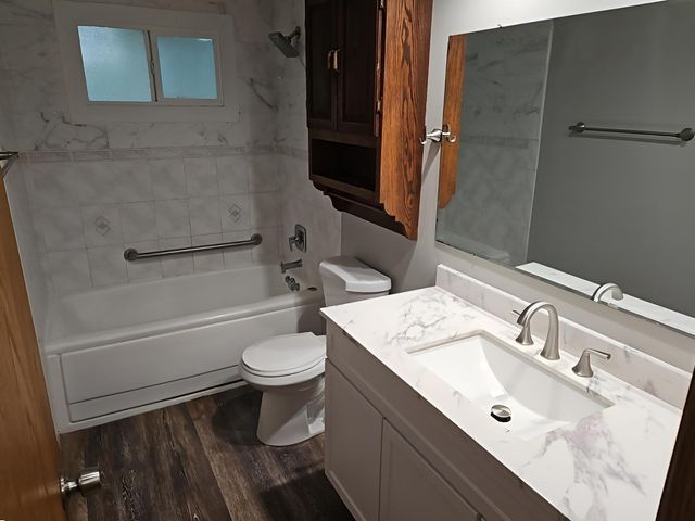 7025 Grimes Avenue N, Brooklyn Center, MN 55429