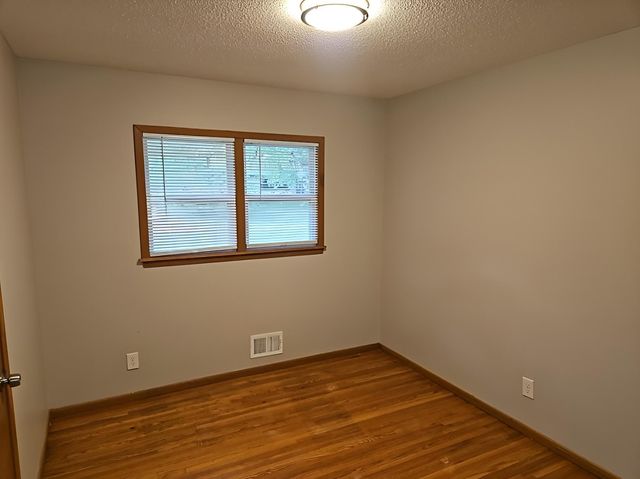 7025 Grimes Avenue N, Brooklyn Center, MN 55429