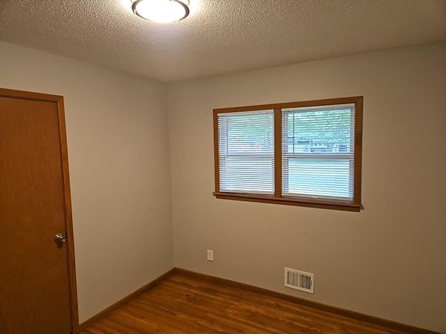 7025 Grimes Avenue N, Brooklyn Center, MN 55429