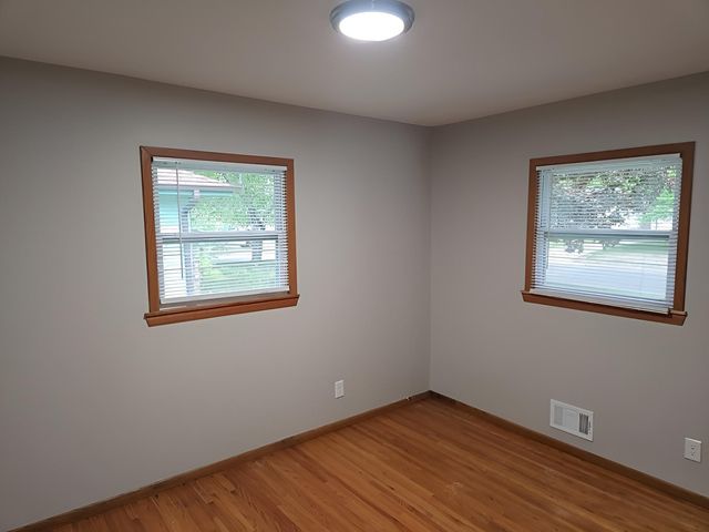 7025 Grimes Avenue N, Brooklyn Center, MN 55429
