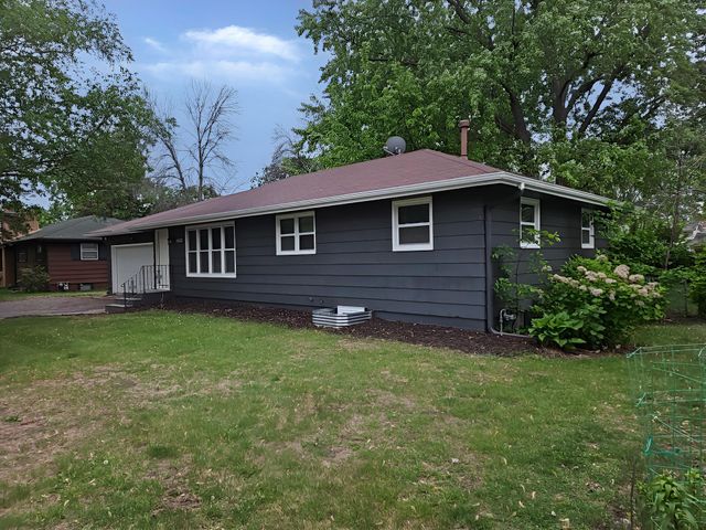 7025 Grimes Avenue N, Brooklyn Center, MN 55429