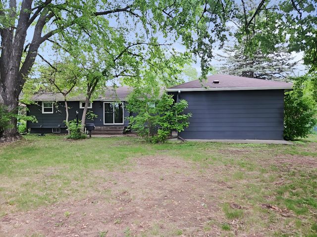 7025 Grimes Avenue N, Brooklyn Center, MN 55429