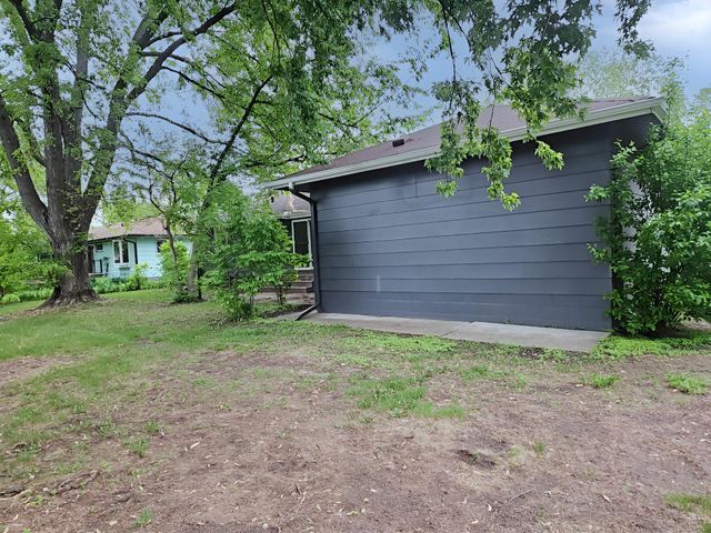7025 Grimes Avenue N, Brooklyn Center, MN 55429