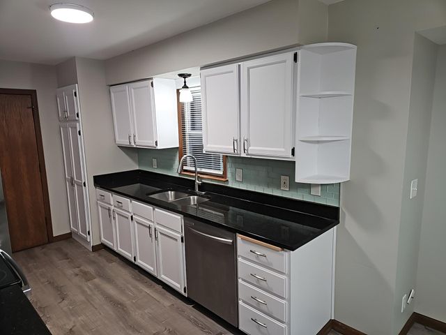 7025 Grimes Avenue N, Brooklyn Center, MN 55429