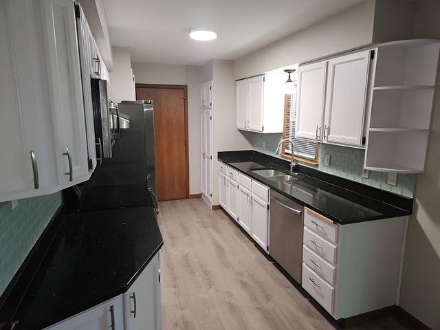 7025 Grimes Avenue N, Brooklyn Center, MN 55429