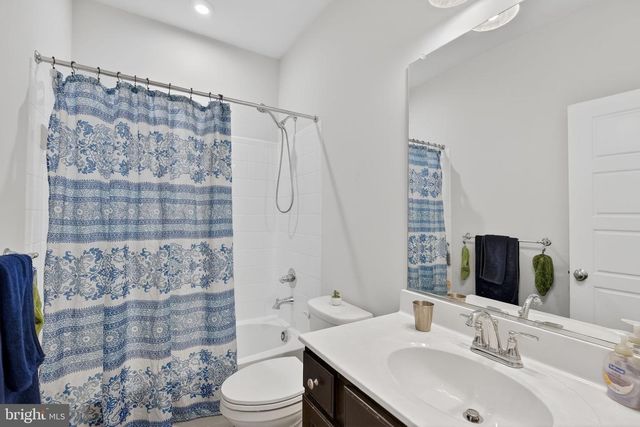5138 LONGSTONE WAY, North Bethesda, MD 20852