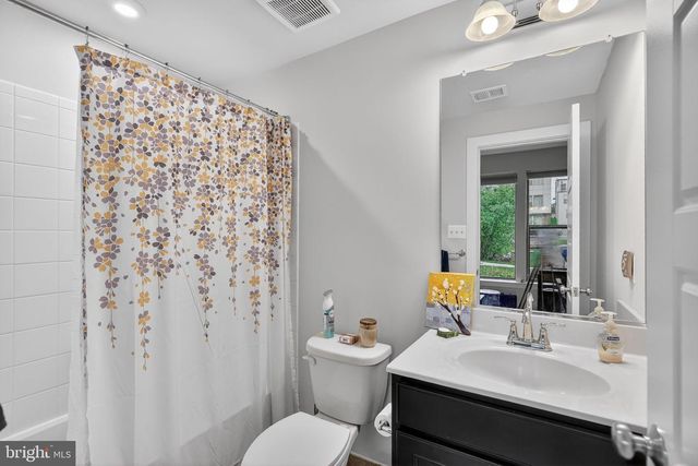 5138 LONGSTONE WAY, North Bethesda, MD 20852