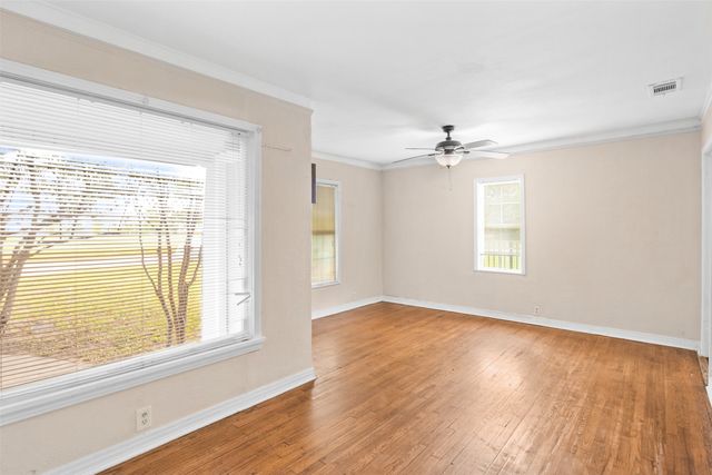 2837 Meaders Avenue, Fort Worth, TX 76112