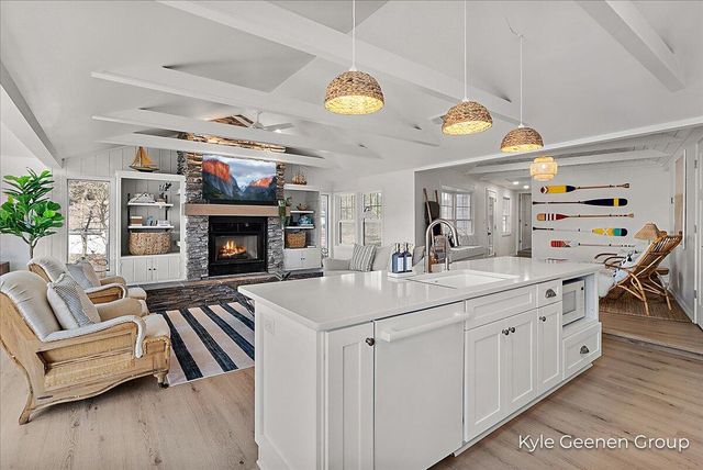 6365 Waters Edge Lane, Saugatuck, MI 49453