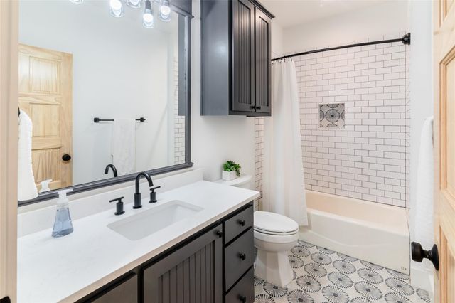 31 W VALLEY SPRINGS RD, Wimberley, TX 78676