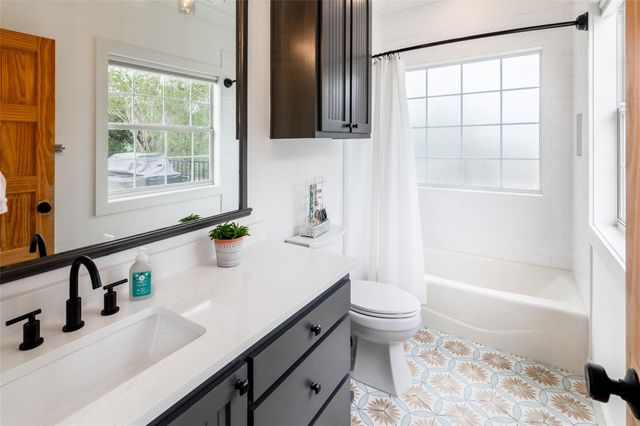 31 W VALLEY SPRINGS RD, Wimberley, TX 78676