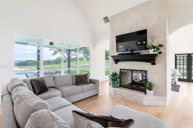 31 W VALLEY SPRINGS RD, Wimberley, TX 78676