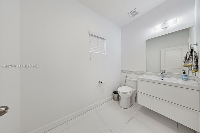 476 NE 194th Terrace, Miami, FL 33179